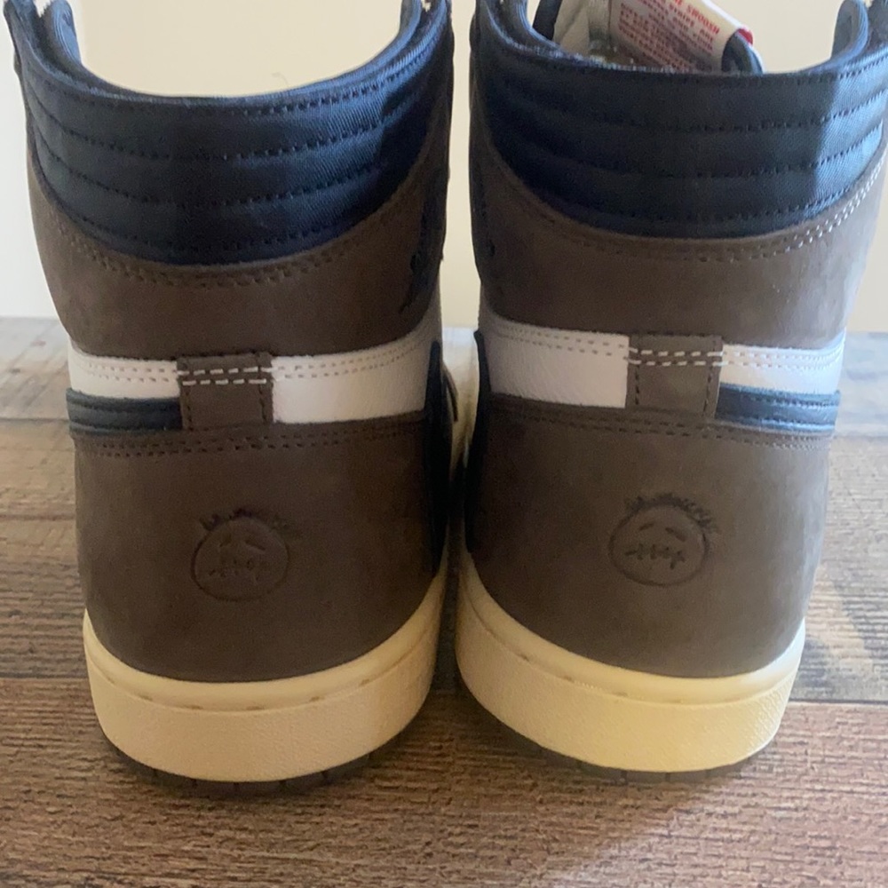 Travis Scott jordan 1